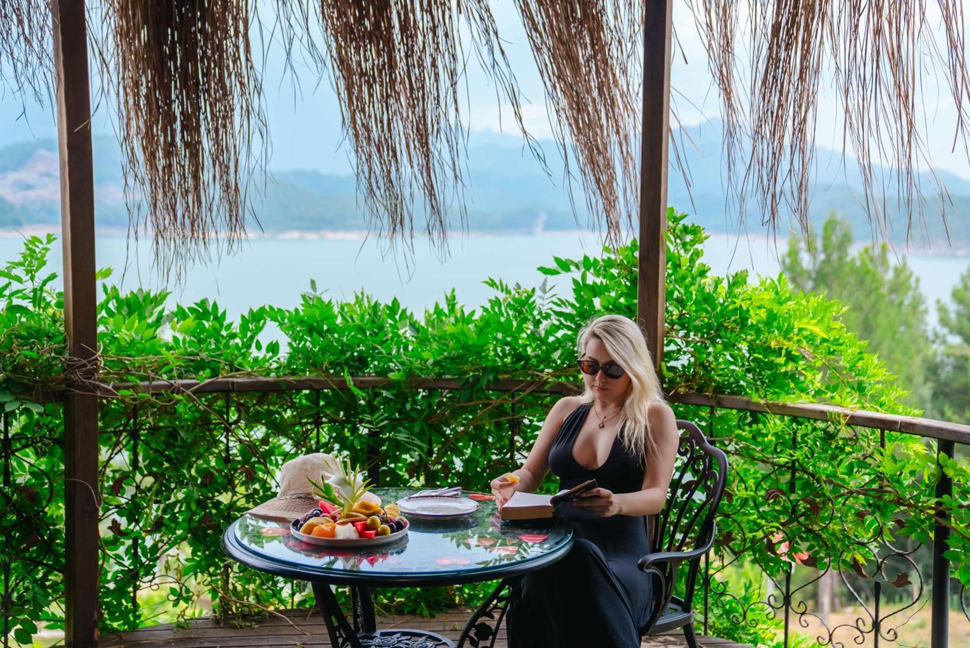 Botanik Goel Evleri Hotel Bucak Ngoại thất bức ảnh